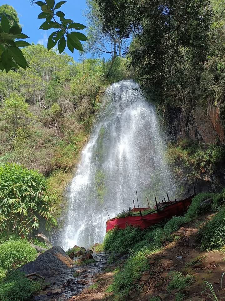 Doany, cascade sacrée où l'on demande la bénédiction de Zanahary