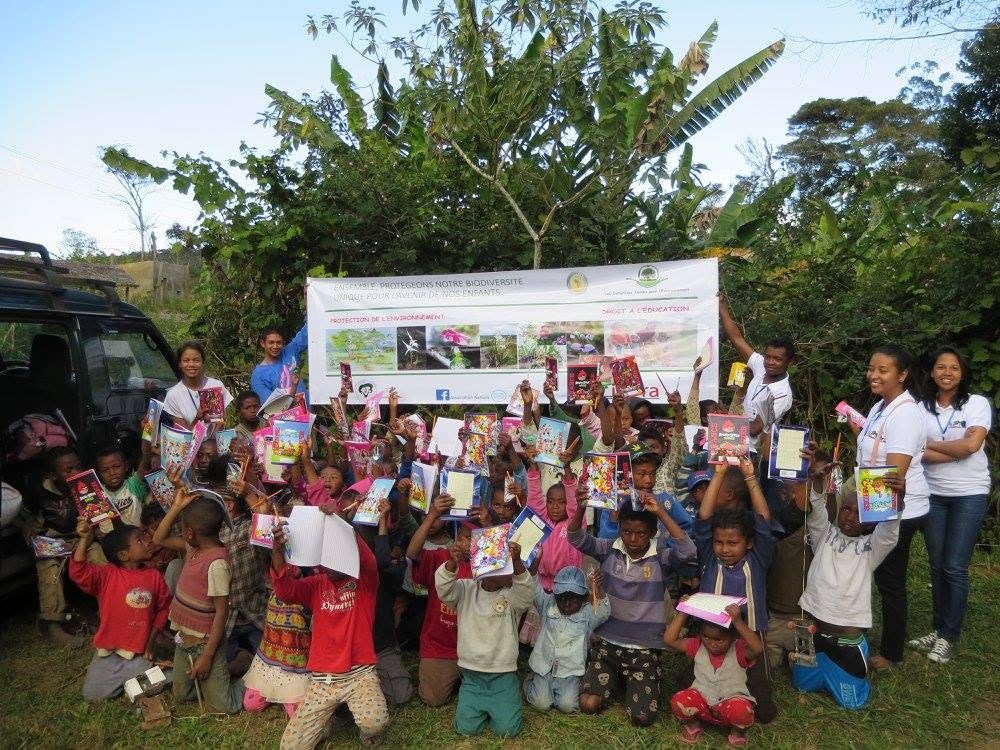 Enfants lors d'une activité d'éducation environnementale à Andasibe